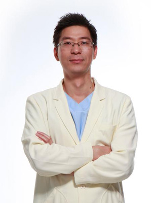 隆胸想要以假乱真 *选女人花水滴形假体